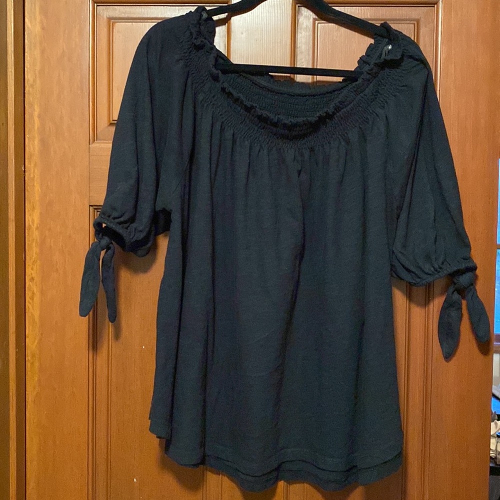 Lane Bryant Black tie sleeve top with Gathered neckline size 18/20. 100% cotton